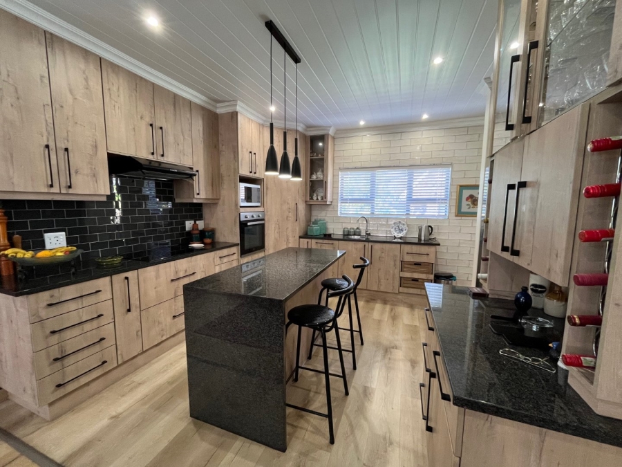3 Bedroom Property for Sale in Outeniqua Strand Western Cape